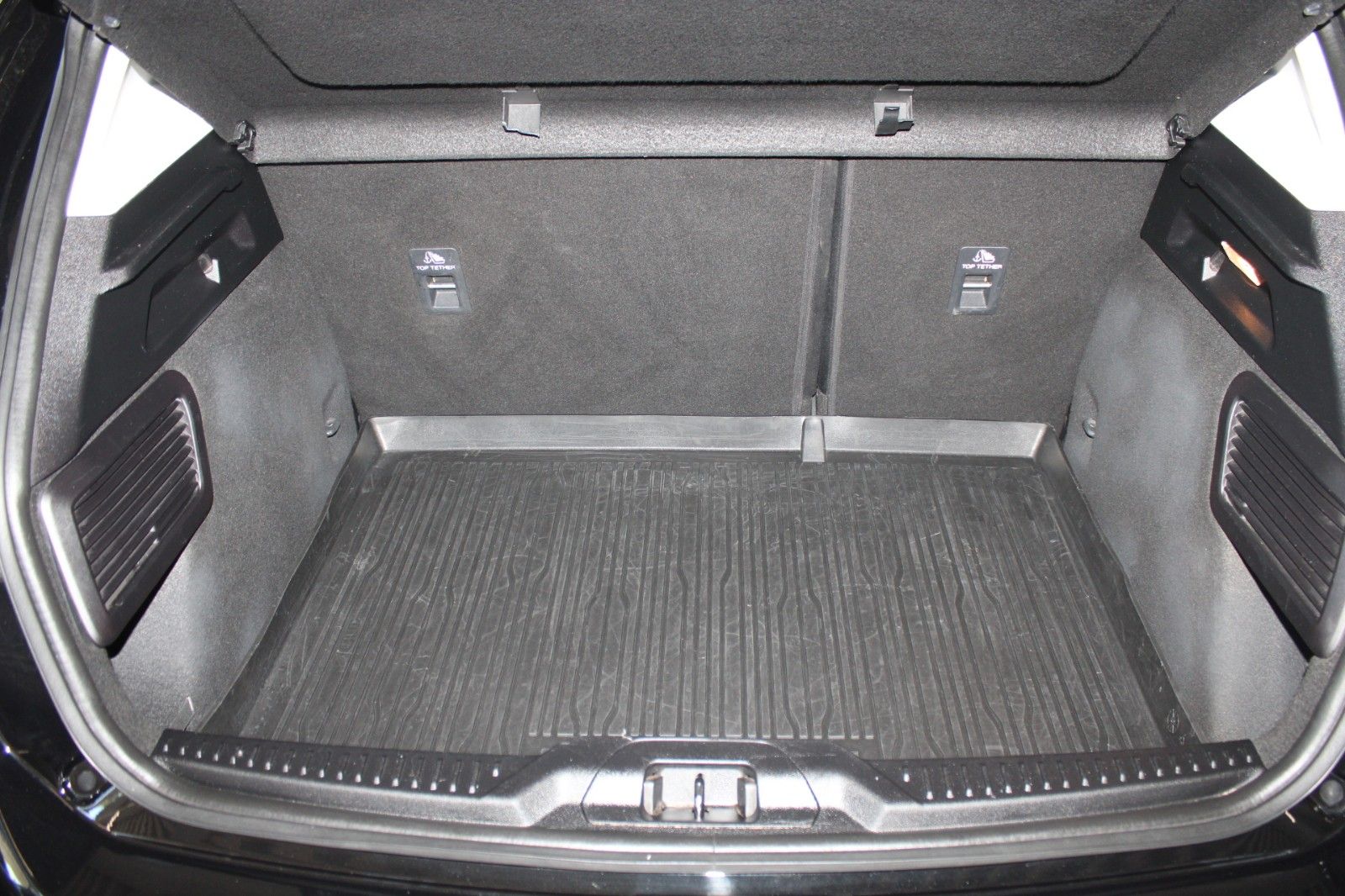 Fahrzeugabbildung Ford Focus Titanium Automatik AHK LED ACC WinterPak.