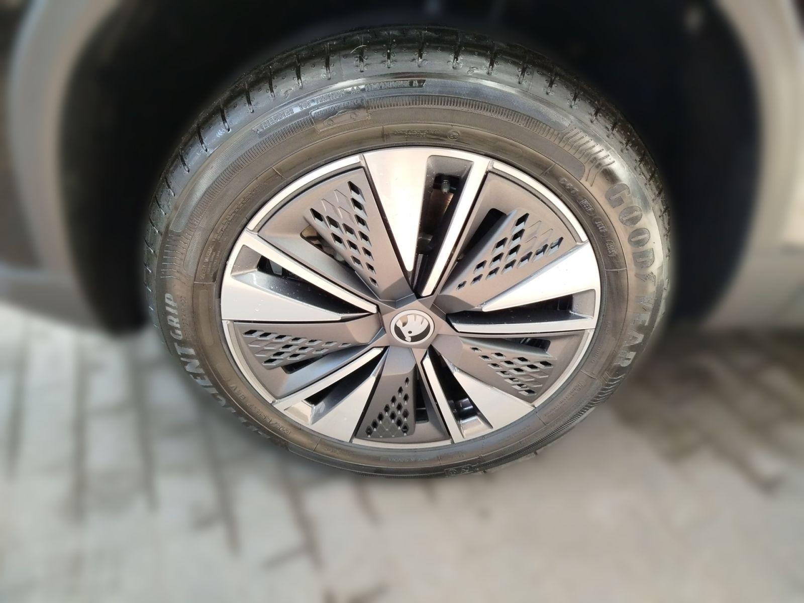 Skoda Karoq Balance 1,5 TSI DSG AHK/ Navi/ Fahrassiste