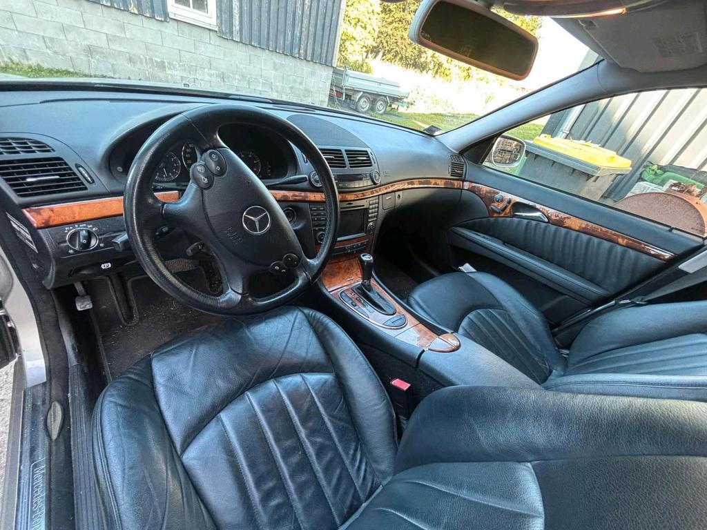 Mercedes-Benz E 320