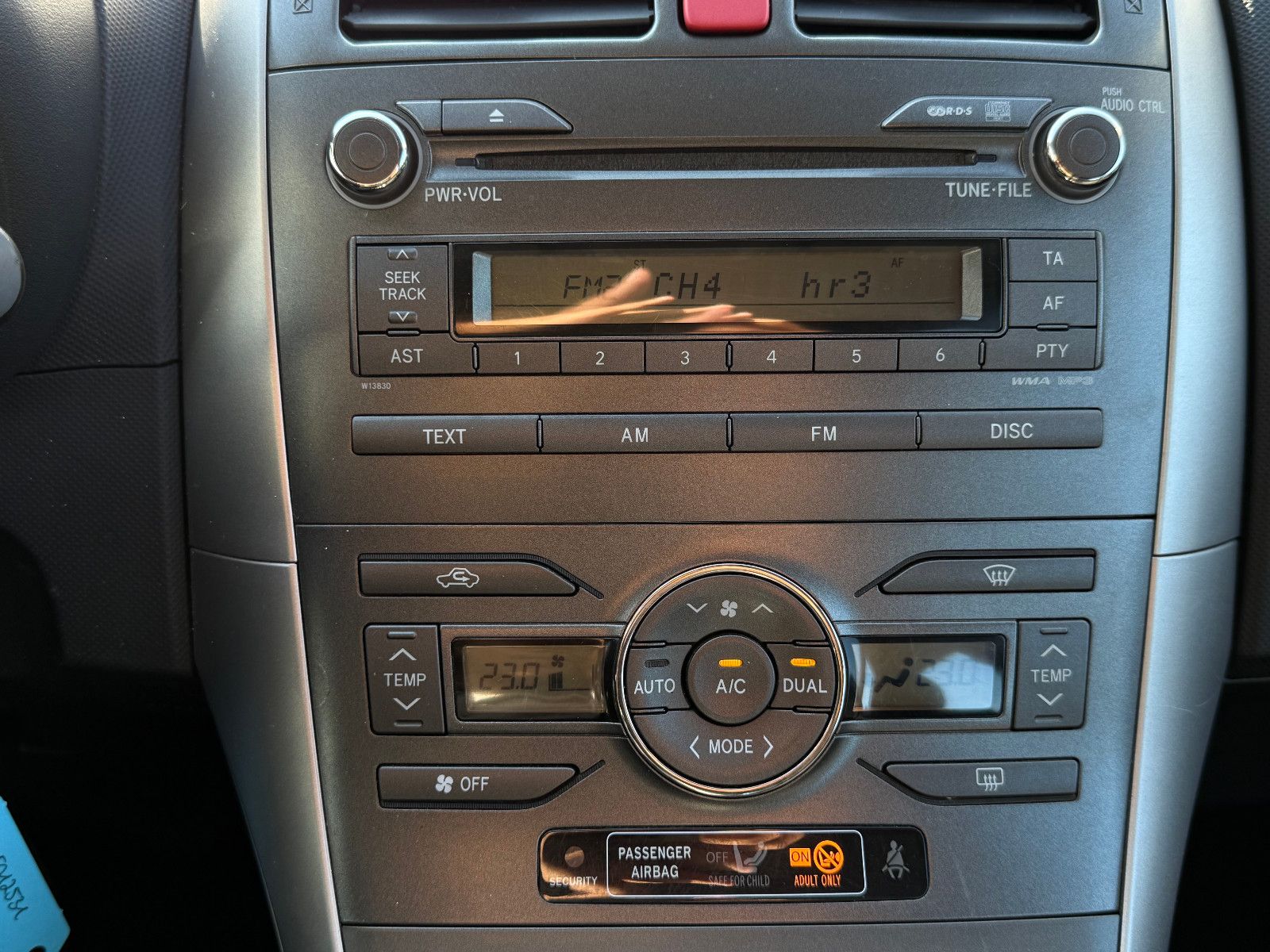 Fahrzeugabbildung Toyota Auris Life Klimaautomatik 2-Hand