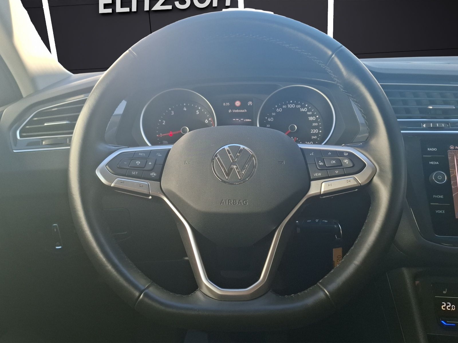 Fahrzeugabbildung Volkswagen Tiguan TSI Life LED Navi ACC PDC SHZ