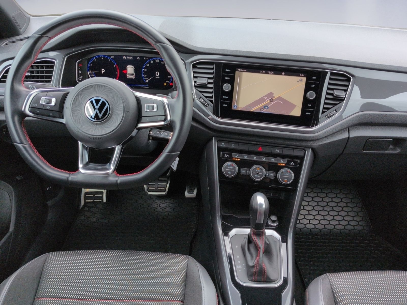 T-Roc 1.5 TSI DSG Sport R-Line LED+NAV+SHZ+
