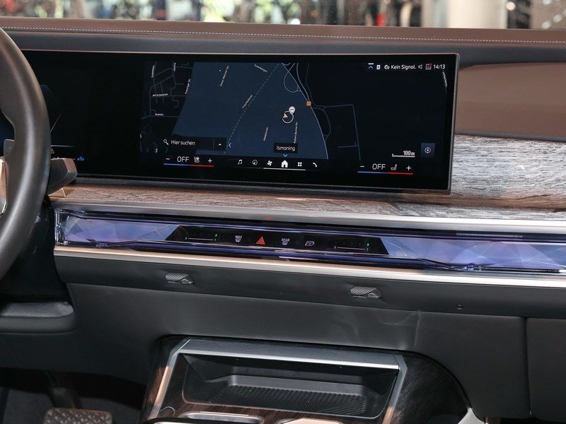 BMW 740d xDrive Design Pure Excellence DrivAssProf 3 foto 7