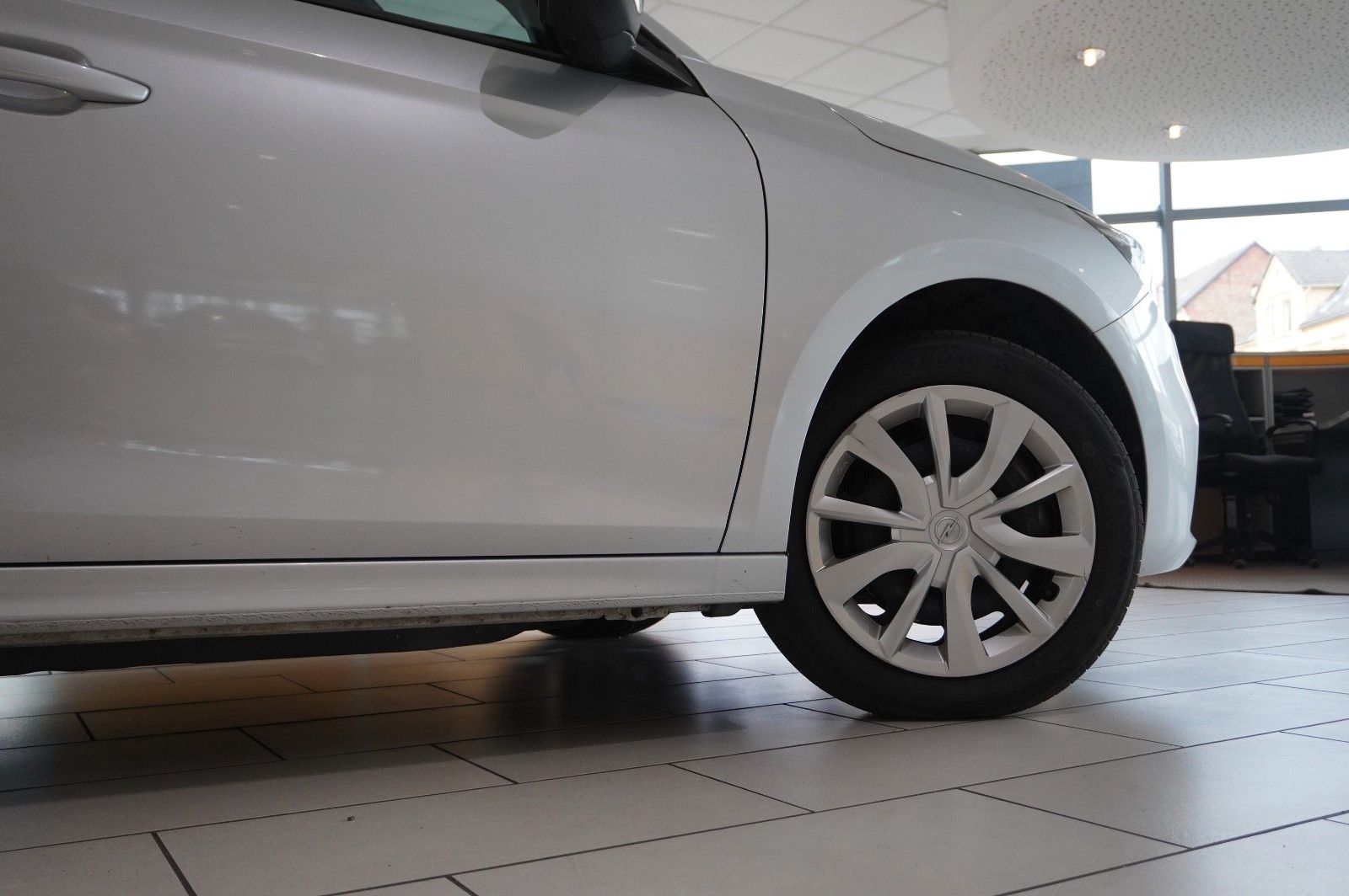 Fahrzeugabbildung Opel Corsa-e F EDITION 7KW NAVI/VIRT/TEMP/DAB/WÄRMEP.