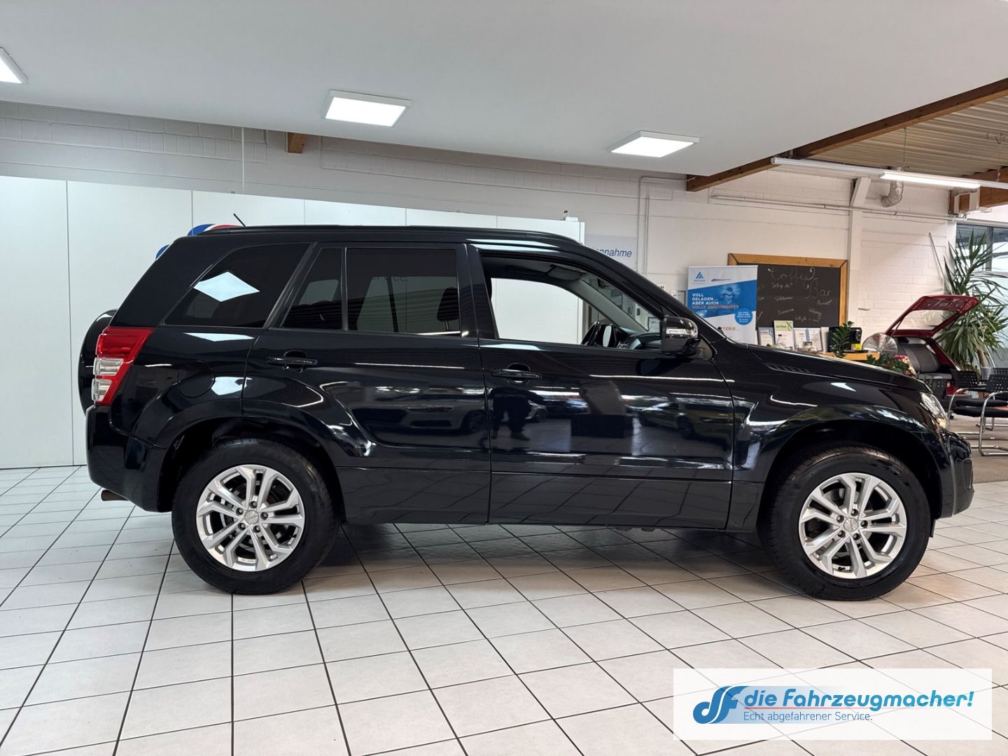 Fahrzeugabbildung Suzuki Grand Vitara 2.4 VVT Comfort Navi Xenon Sperrdif
