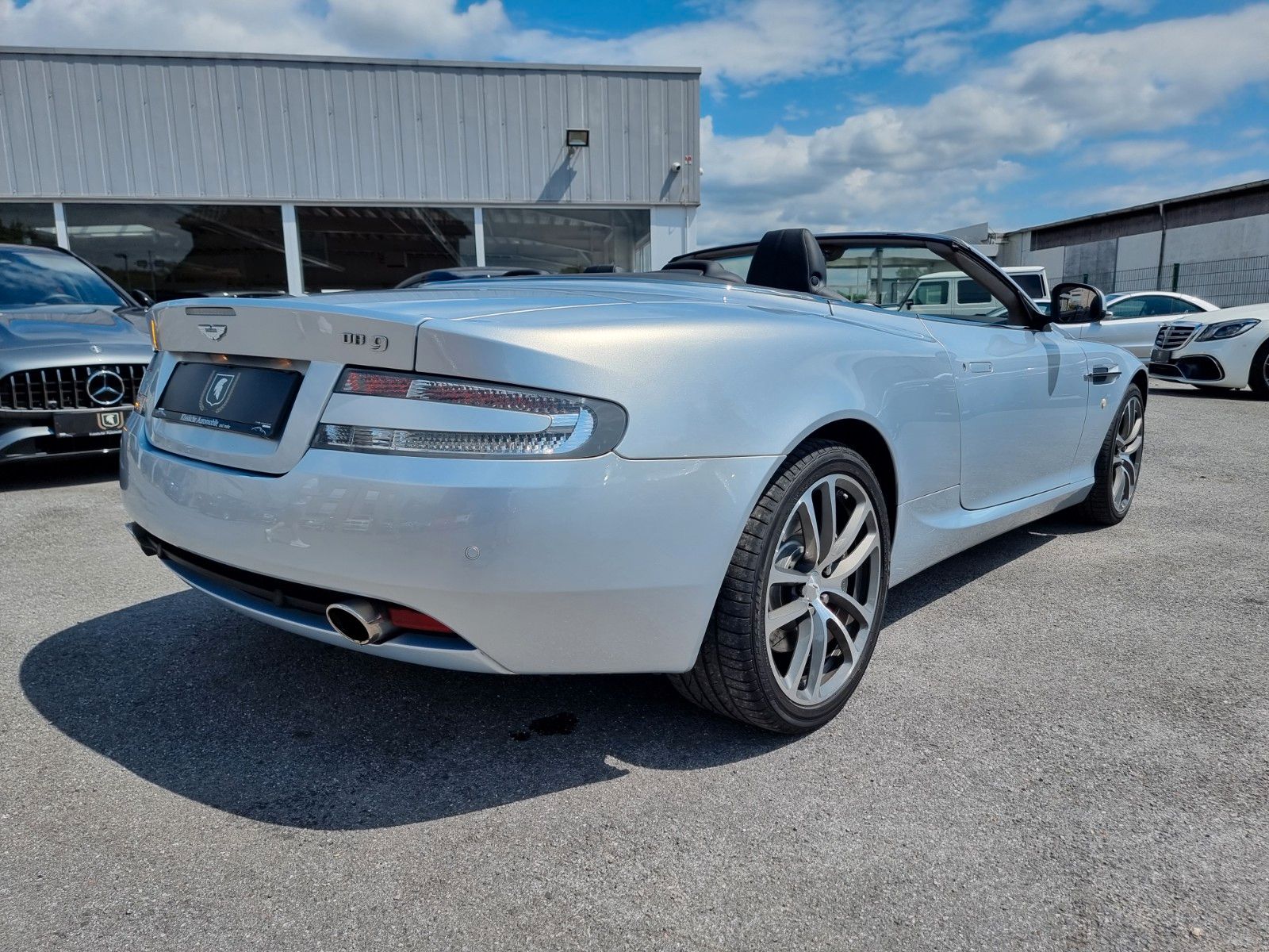Fahrzeugabbildung Aston Martin DB9 Volante 6.0 Luxury Edition im Sammlerzustand