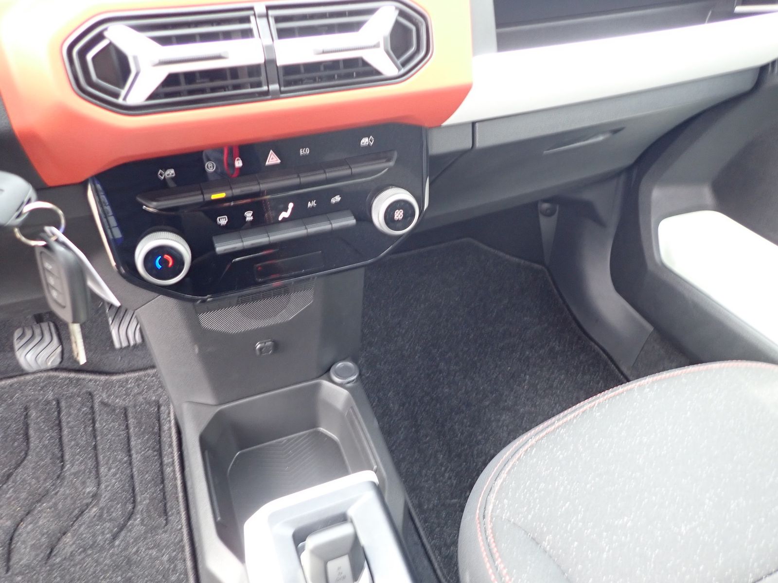 Fahrzeugabbildung Dacia Spring Expression ELECTRIC 65