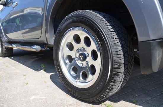 Mitsubishi L 200 4x4 2,4 DI-D Plus Doppelkabine AHK Klinaau