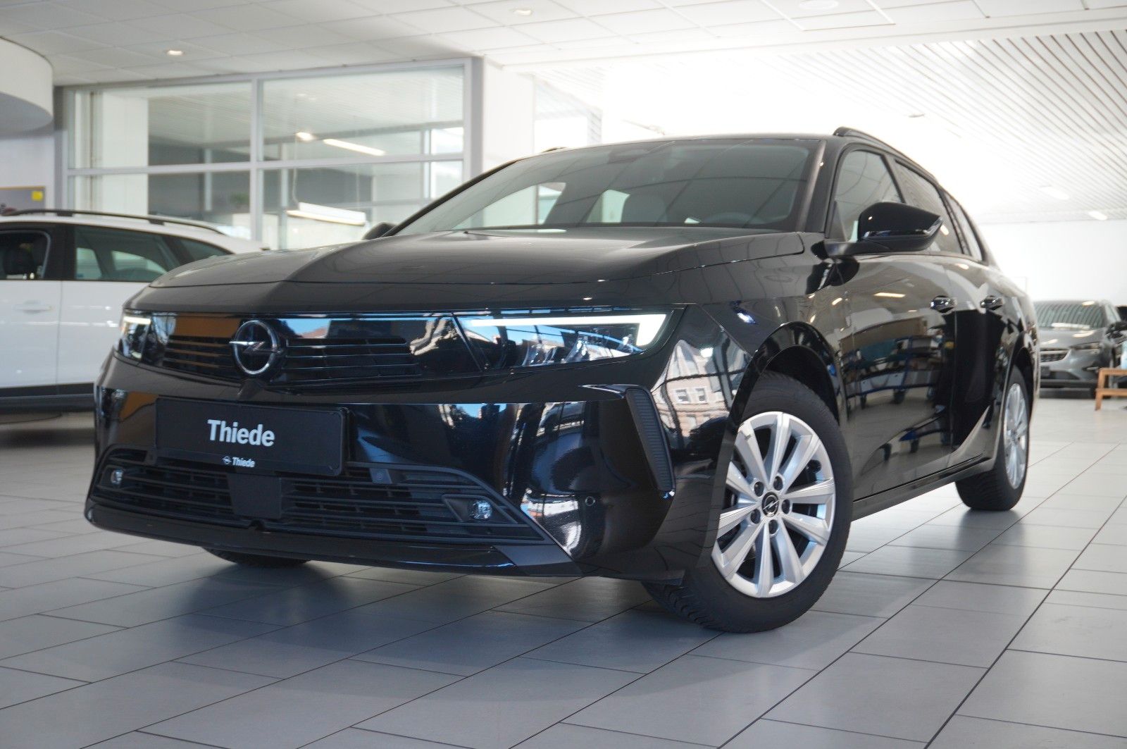 Fahrzeugabbildung Opel Astra L ST 1.2T  LED/NAVI/SHZ/ALU16/KAMERA/ALLWE