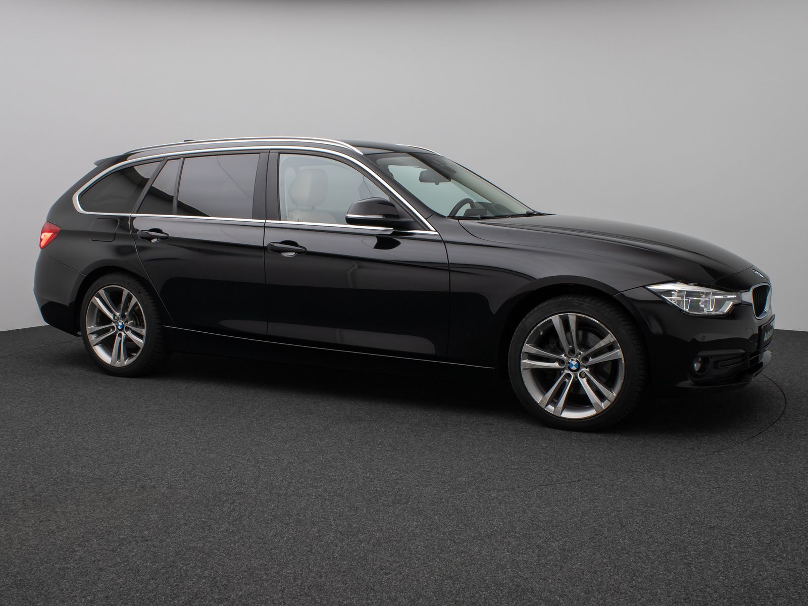 Fahrzeugabbildung BMW 320d xD PDC HUD Lenkrhzg Stop&Go Alarm Komfort