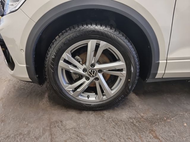 Fahrzeugabbildung Volkswagen T-Roc 1.5TSI R-LINE IQ.DRIVE TRAVEL KAMERA NAVI