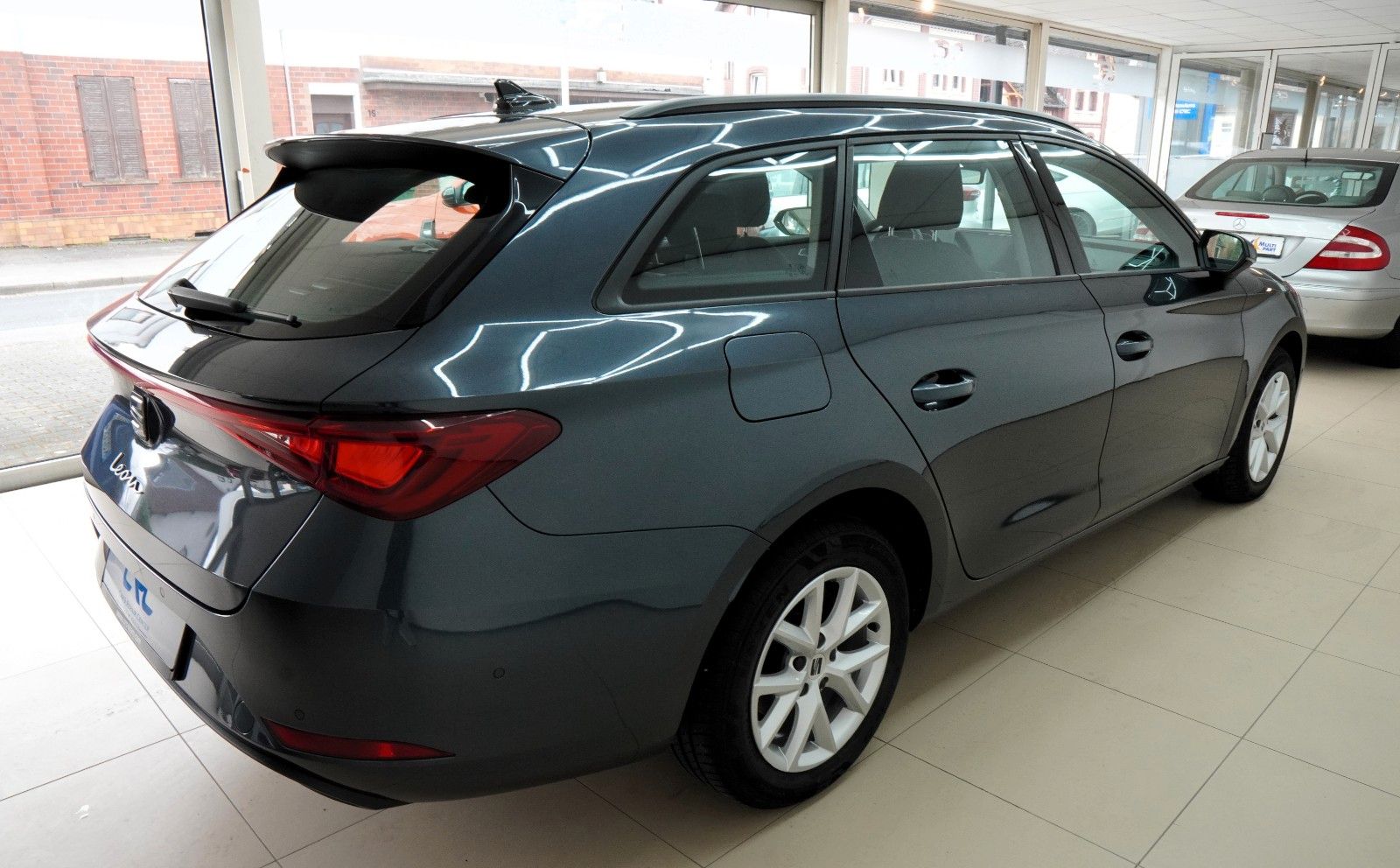 Fahrzeugabbildung SEAT Leon Sportstourer Style *Navi*Shz*CarPlay*