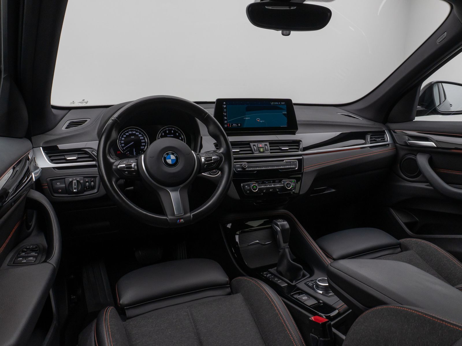 Fahrzeugabbildung BMW X1 xD25e SportLine Kamera HUD DAB Komfort 18Zoll