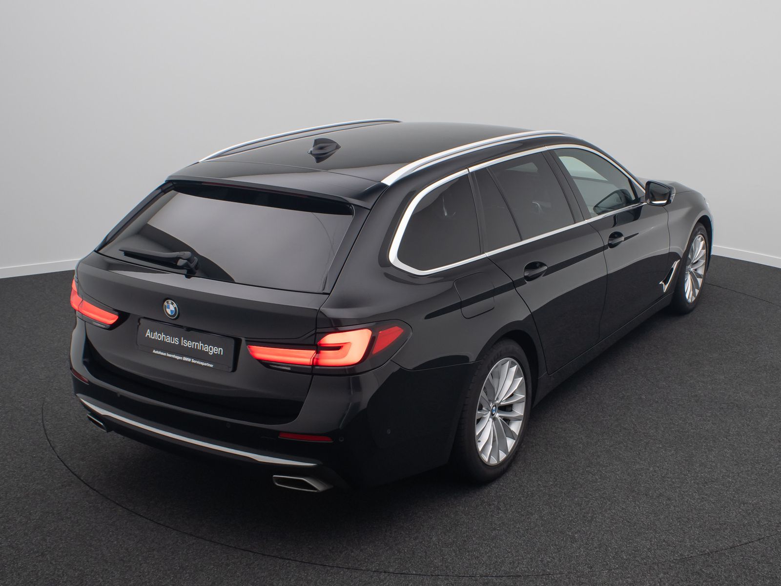 Fahrzeugabbildung BMW 530d Luxury Line HUD Kamera AHK Alarm Laser H/K