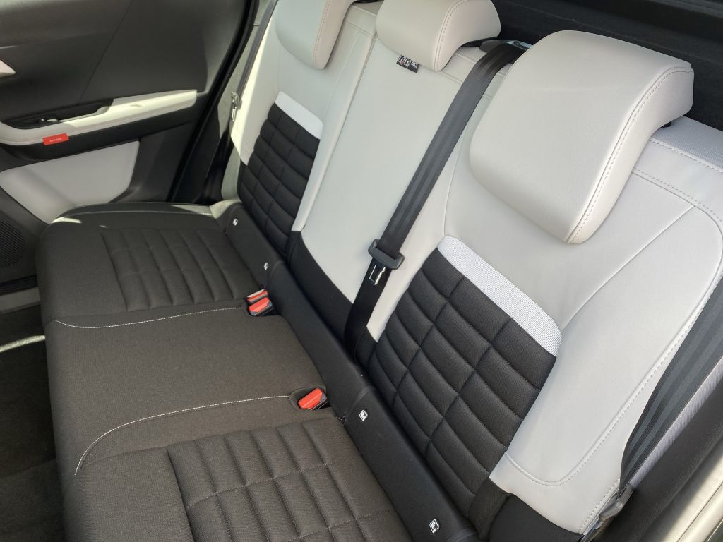 Fahrzeugabbildung Citroën C3 Aircross Turbo 100 PLUS *Allwetterr.*Sitzh.*
