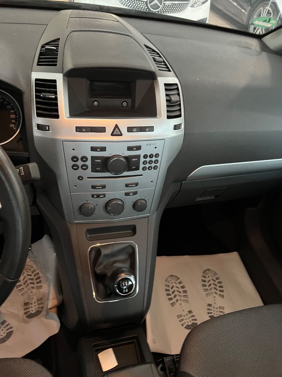 Fahrzeugabbildung Opel Zafira B Family 1.8 * 1.HAND* 7.Sitzer *