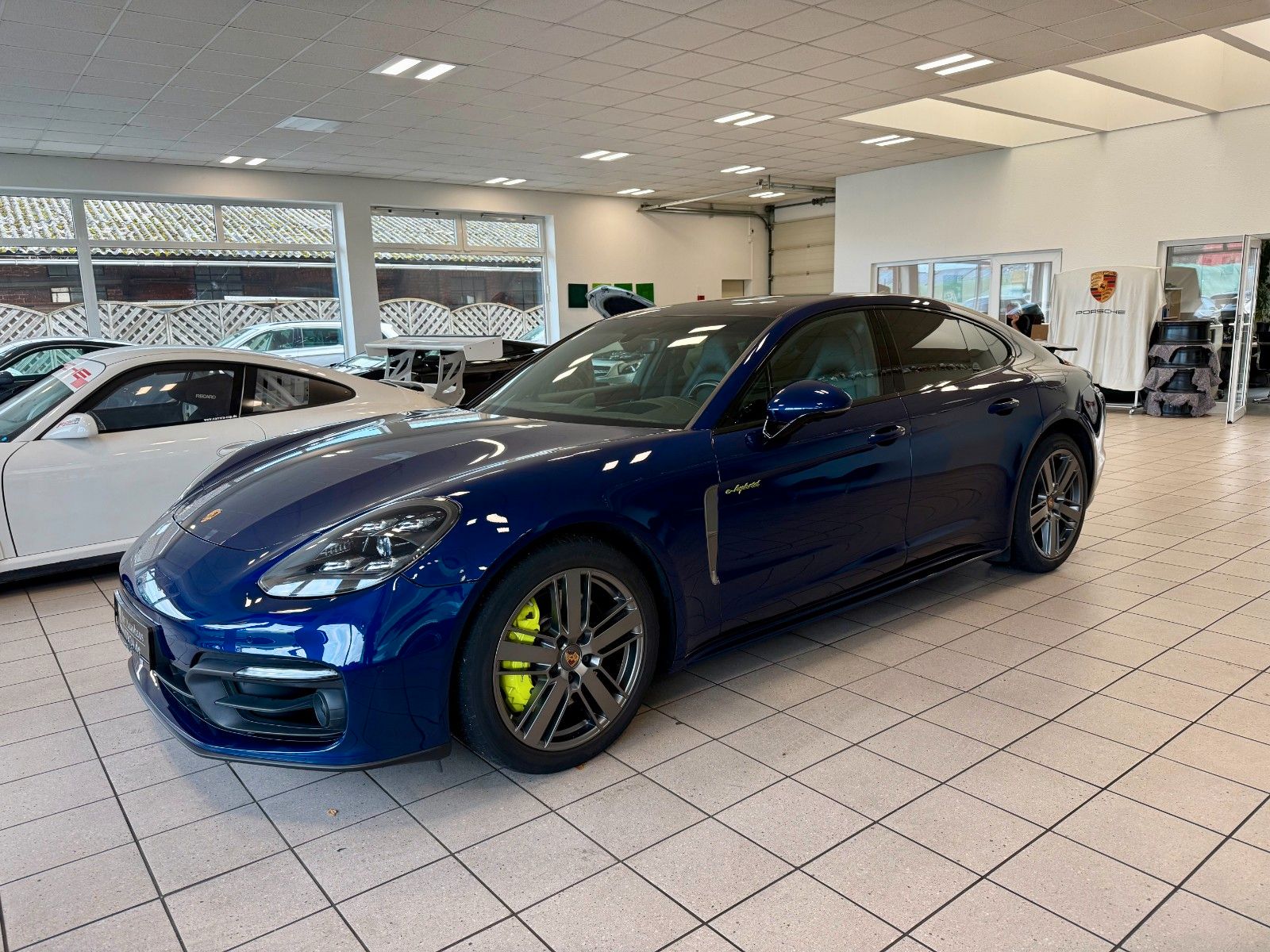 Fahrzeugabbildung Porsche Panamera 4 E-Hybrid Platinum Edition HeadUP/ACC