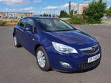 Opel Astra J Lim. 5-trg. Design Edition, GARANTIE! - Opel Astra: Blau