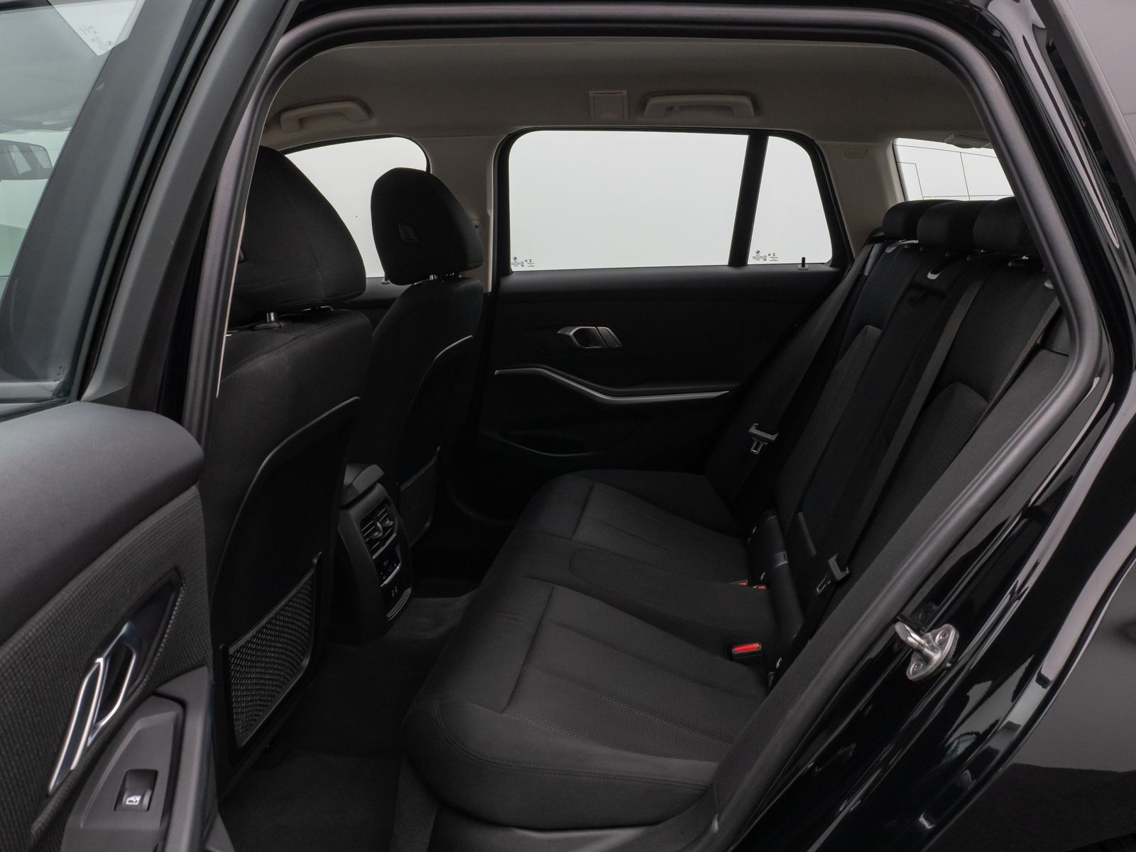 Fahrzeugabbildung BMW 330e Stop&Go DAB Kamera Alarm MSportleder 17Zoll
