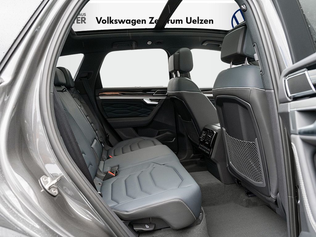 Fahrzeugabbildung Volkswagen Touareg 3.0 TDI R-Line 4MOTION PANO MATRIX-LED