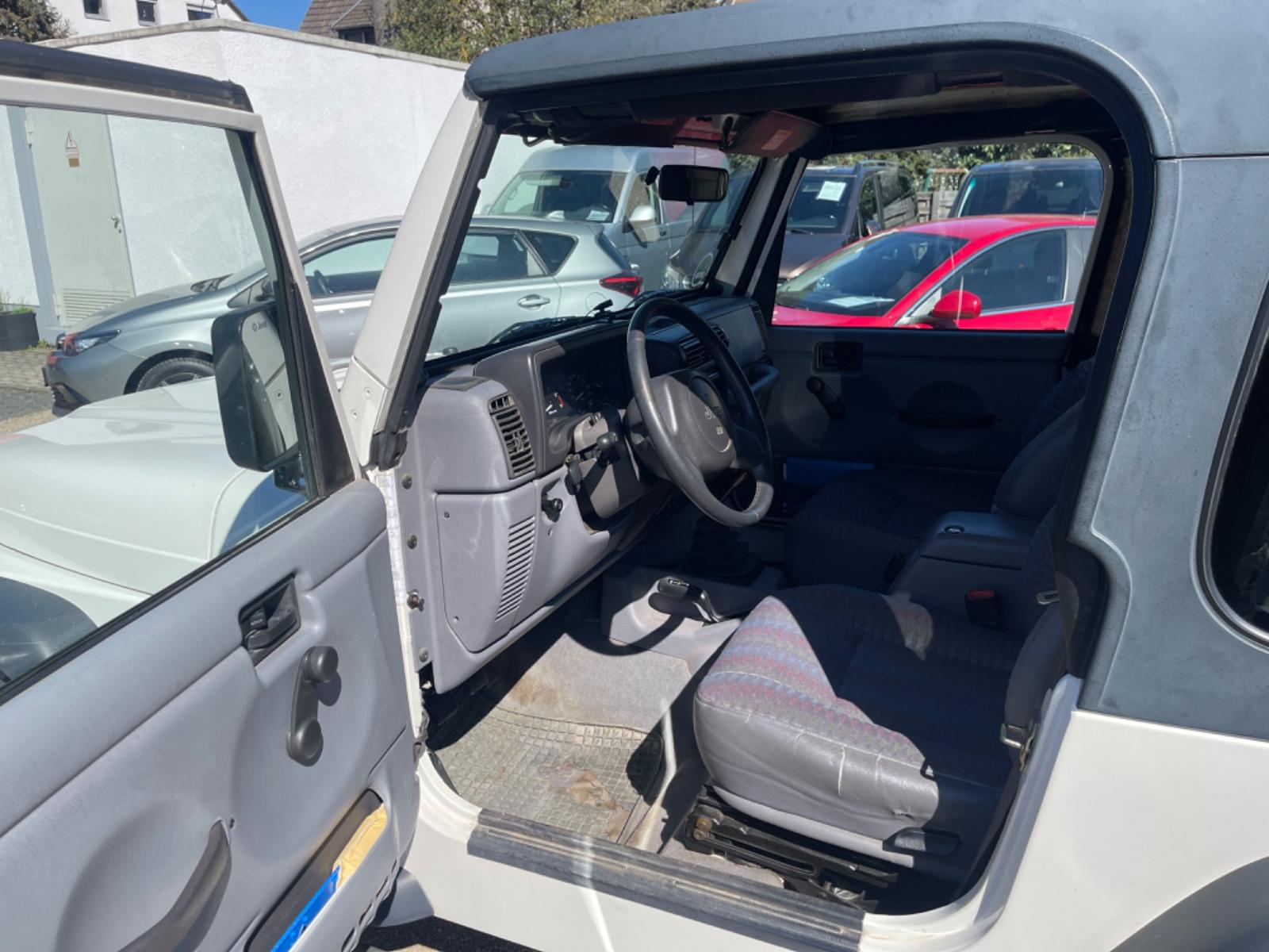 JEEP WRANGLER SPORT 2.5 | 118 ch | 4X4 | BVM | VOLANT EN CUIR