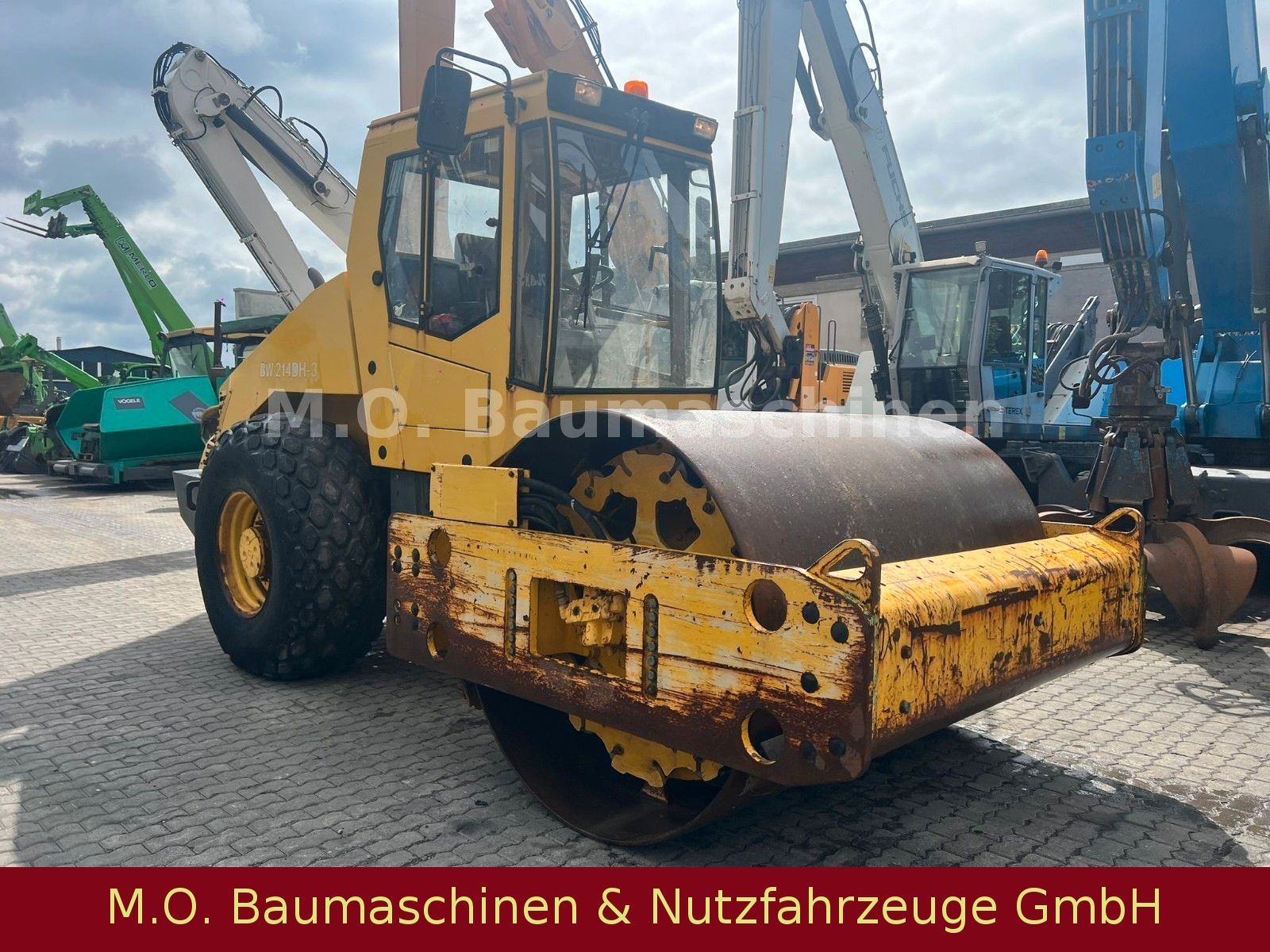 Fahrzeugabbildung BOMAG BW 214 DH-3 / 14 T / Walzenzug /