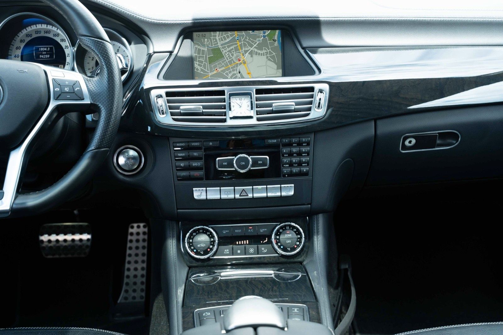 Fahrzeugabbildung Mercedes-Benz CLS 500 AMG XENON PANO LEDER MEMORY 19" TEL H&K