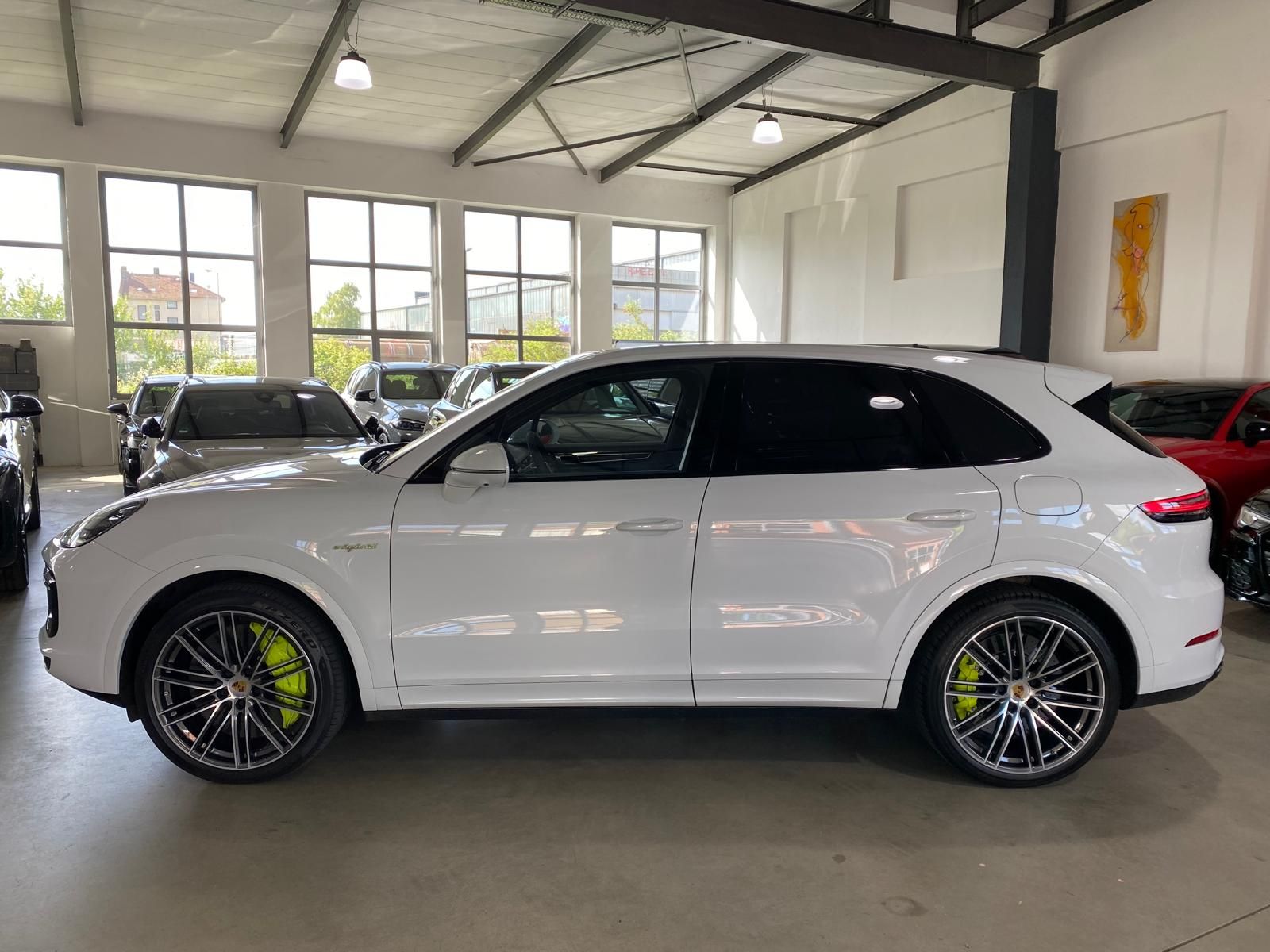Fahrzeugabbildung Porsche Cayenne Turbo S E Hybrid/Pano/HUD/Matrix/22´/BUR
