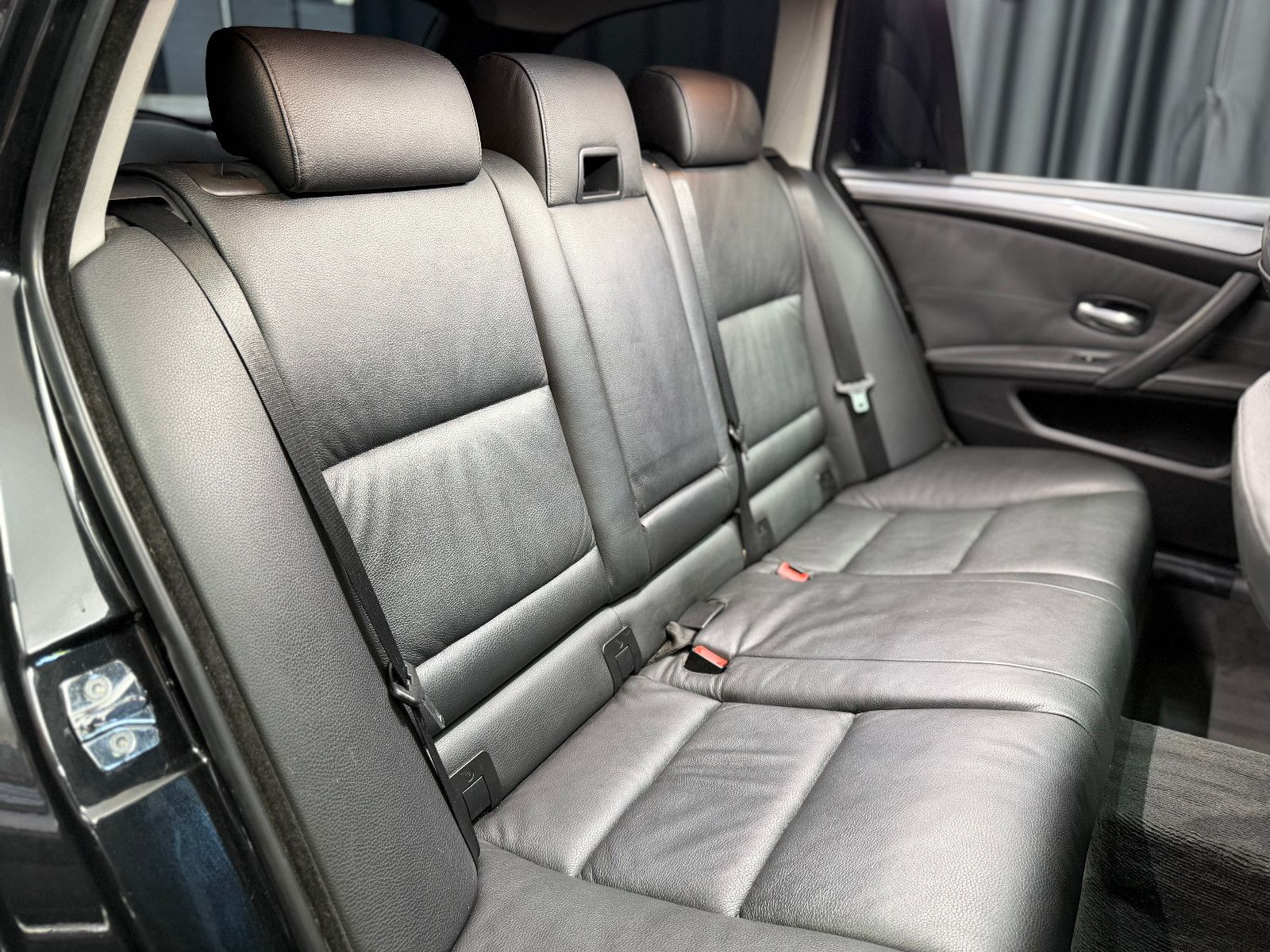 Fahrzeugabbildung BMW 523I Touring |PDC|PANO|NAVI|LEDER