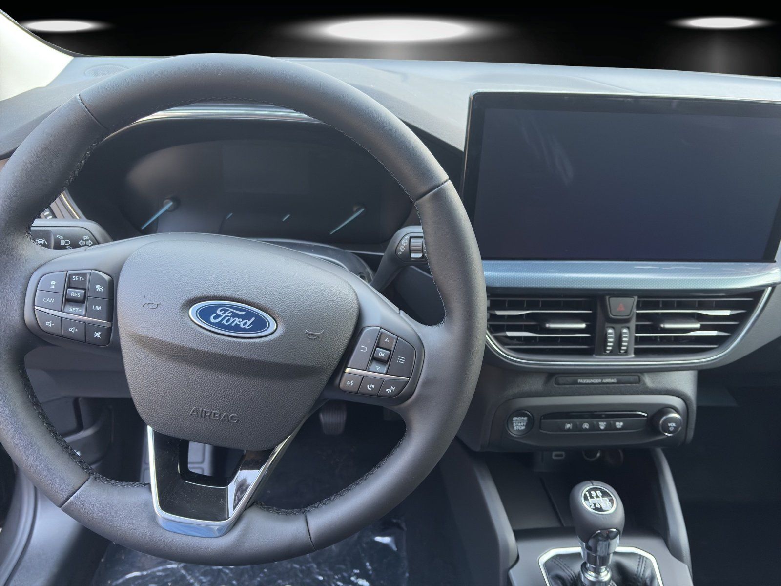 Fahrzeugabbildung Ford Focus Turnier Active Winter Pa. eCall Fahrer Pa.