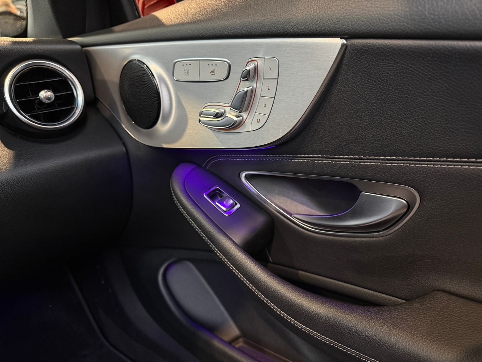 Fahrzeugabbildung Mercedes-Benz C 300 Cabrio AMG Line HUD LED RFK 18"