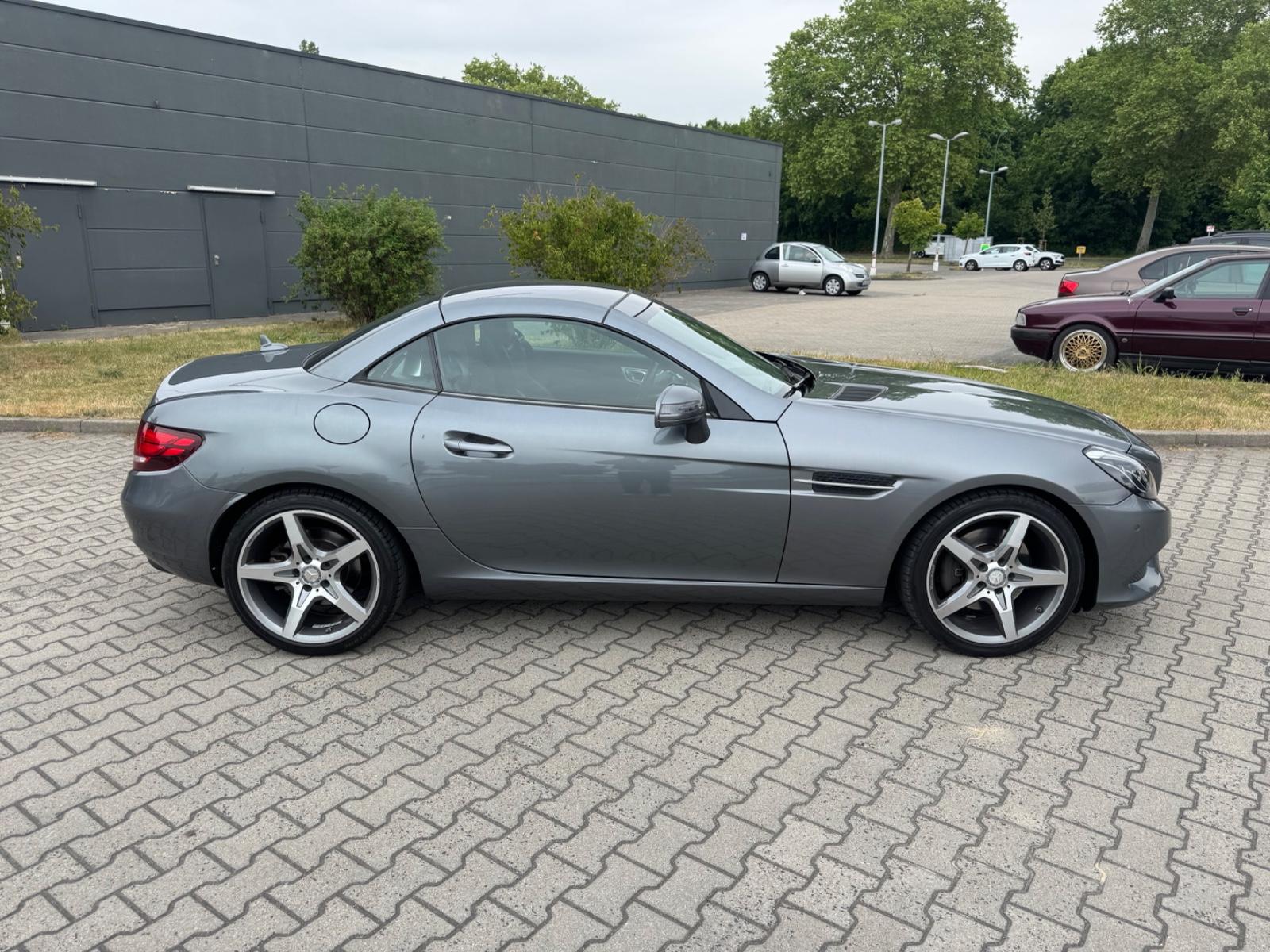 Mercedes-Benz SLC 200 Roadster*AIRSCARF*AMG*PANO*LED*NAVI*