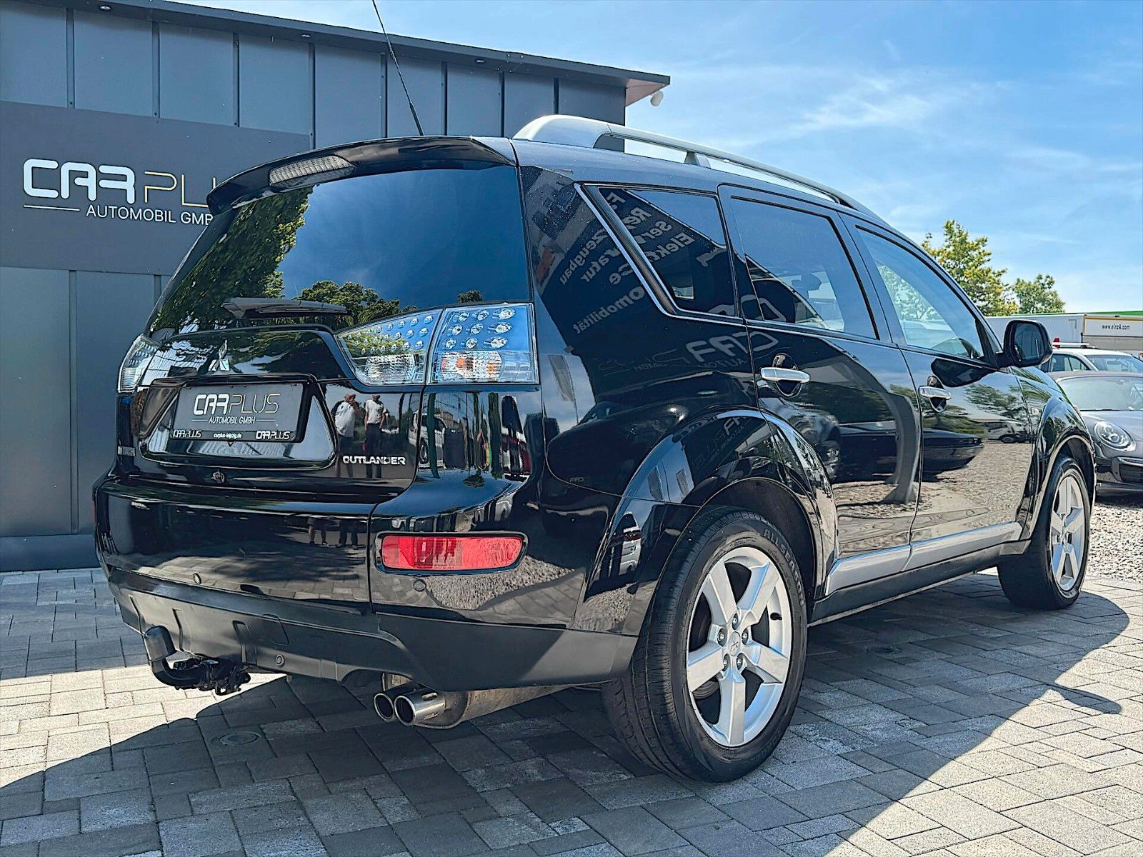 Fahrzeugabbildung Mitsubishi Outlander 2.2 DI-D Intense 4x4 4WD *7 Sitze*