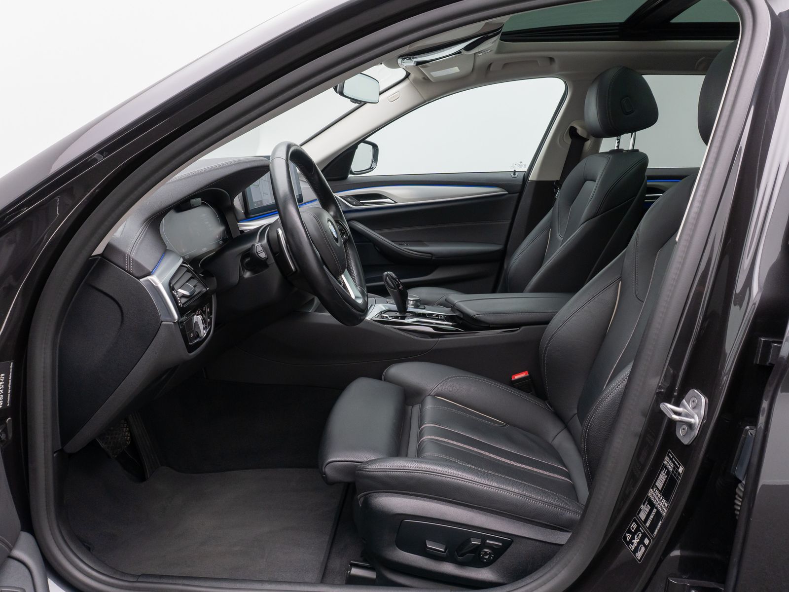 Fahrzeugabbildung BMW 540i xD Luxury Line ACC DispKey DAB Panorama HUD