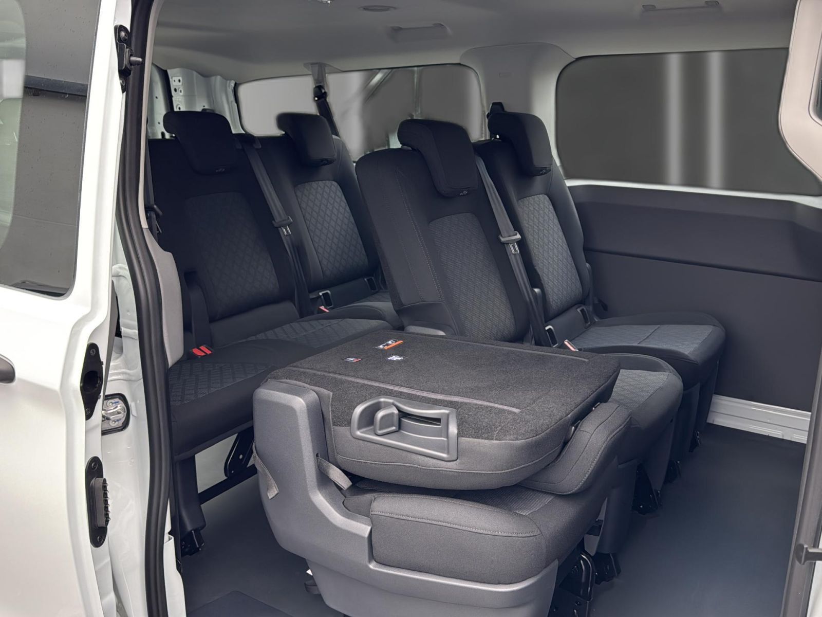 Volkswagen T7 Kombi - Bild 15