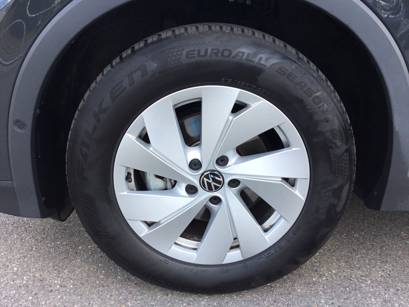 Fahrzeugabbildung Volkswagen Tiguan 1.5 eTSI DSG+AHK+LED+Kamera+Sitzheizung