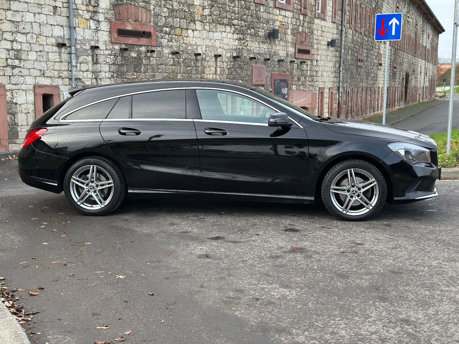 Fahrzeugabbildung Mercedes-Benz CLA 200 d SHOOTING BRAKE BUSINESS*AUTOM+NAVI*