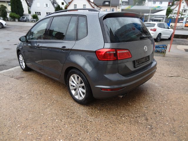 Fahrzeugabbildung Volkswagen Golf Sportsvan VII Lounge/Xenon/Euro6/150PS/AHK/