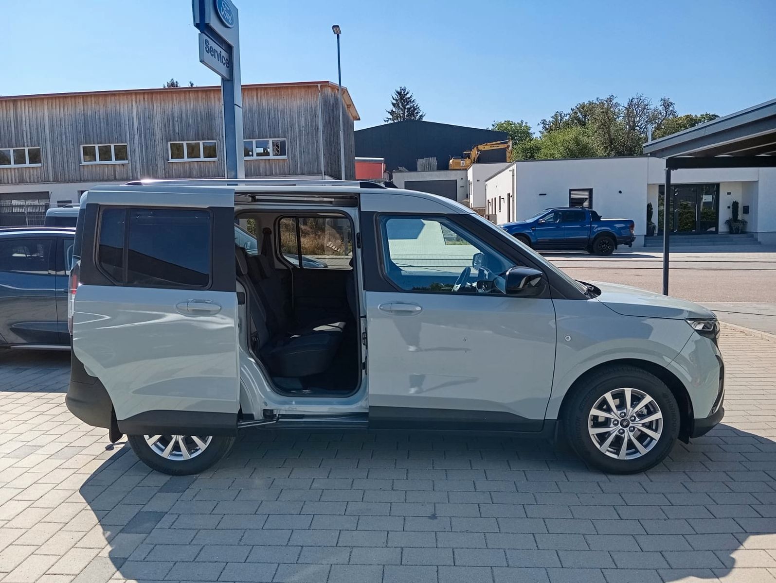 Ford Tourneo Courier Titanium*AHK*BLIS*RVC*AUTOMATIK* imagem 3
