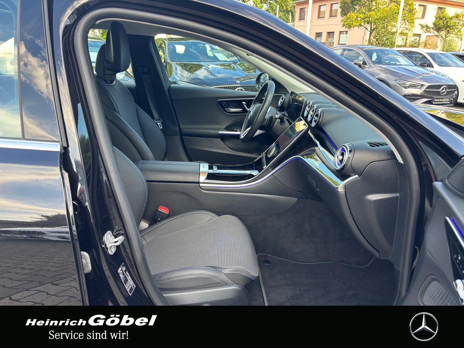 Fahrzeugabbildung Mercedes-Benz C 180 AVANTGARDE*AHK*LED*DISTRONIC*PRE-SAFE*