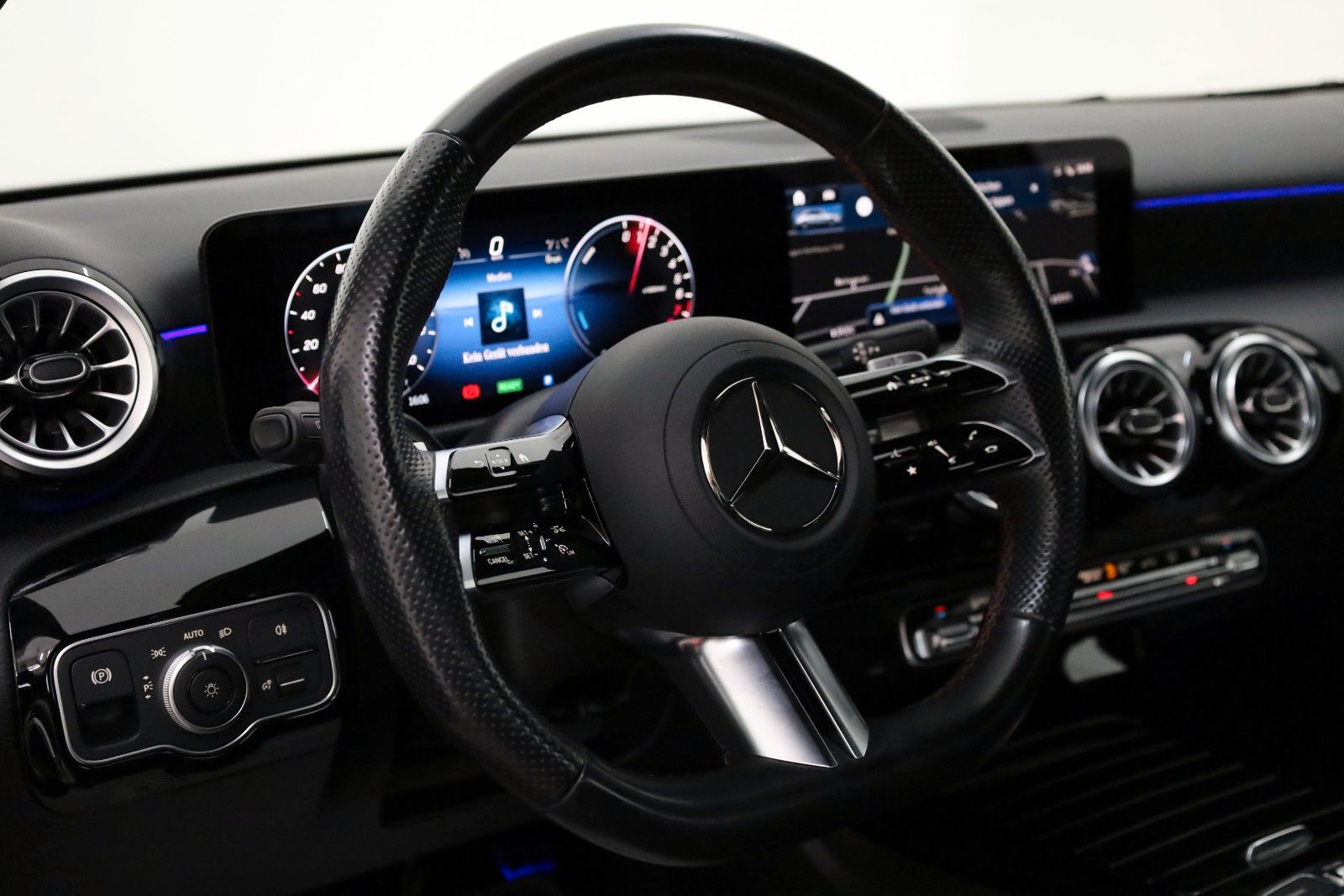 Fahrzeugabbildung Mercedes-Benz A 250 e lim. AMG Line,T.Leder,Navi,LED,ACC,Night