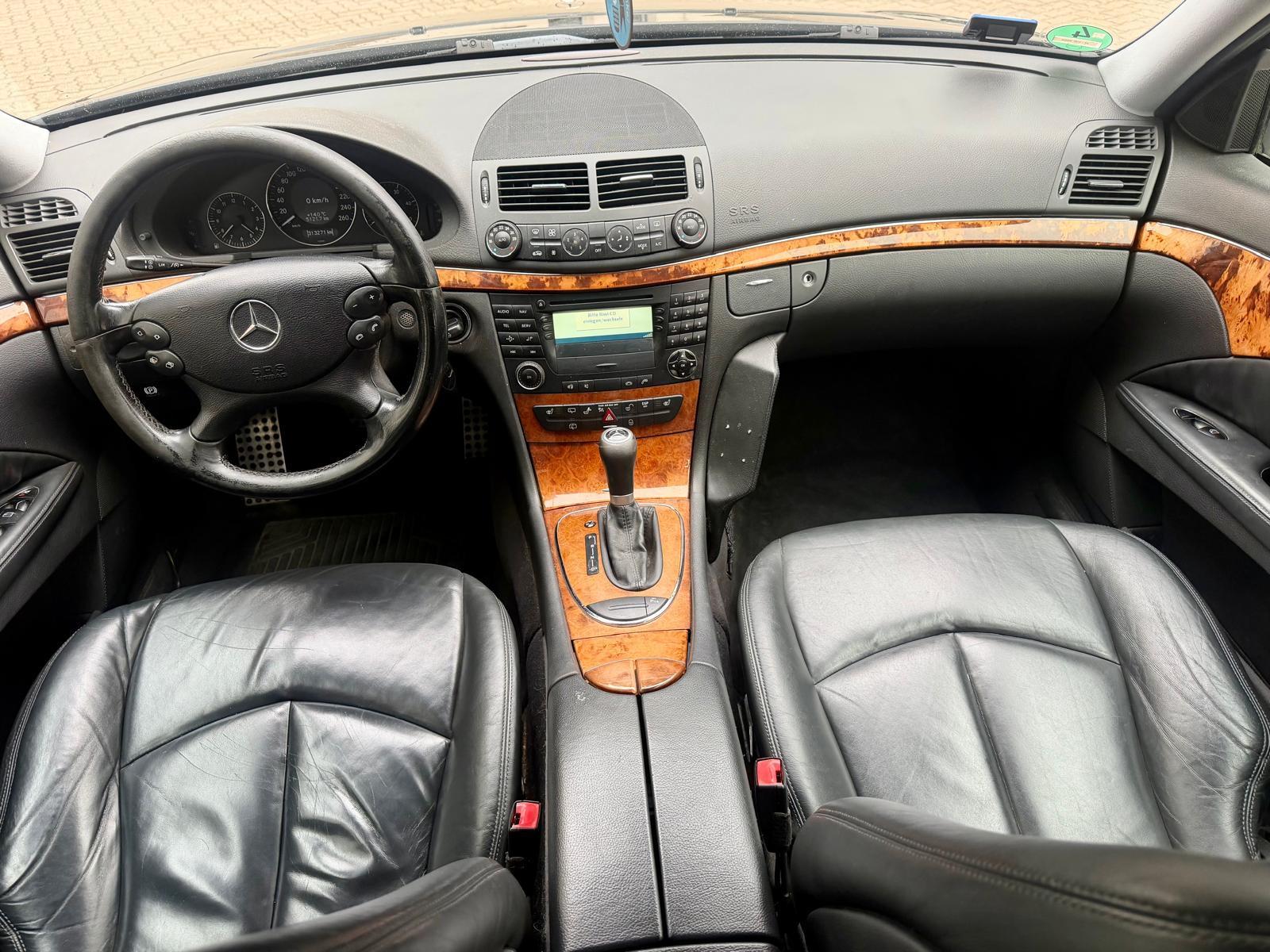 Mercedes-Benz E320 2005 — photo 11