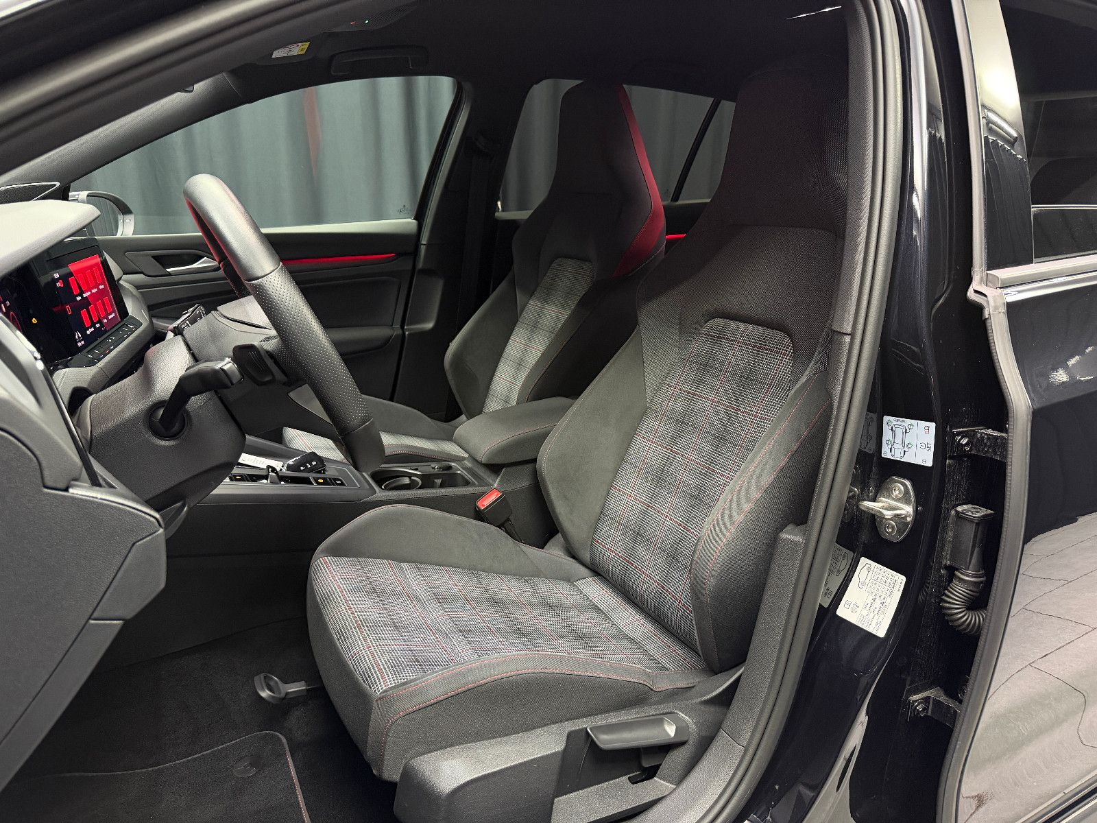 Fahrzeugabbildung Volkswagen Golf VIII Lim. GTI|H&K|HuD|U-Frei|D-FZG