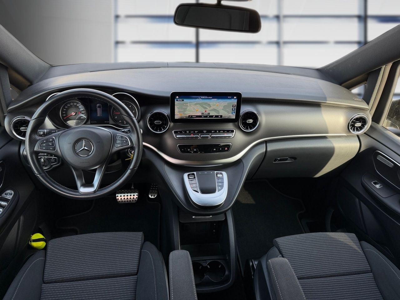 Fahrzeugabbildung Mercedes-Benz V 300 d 4M EDITION Lang AMG+NIGHT+AHK+LANG+DISTR