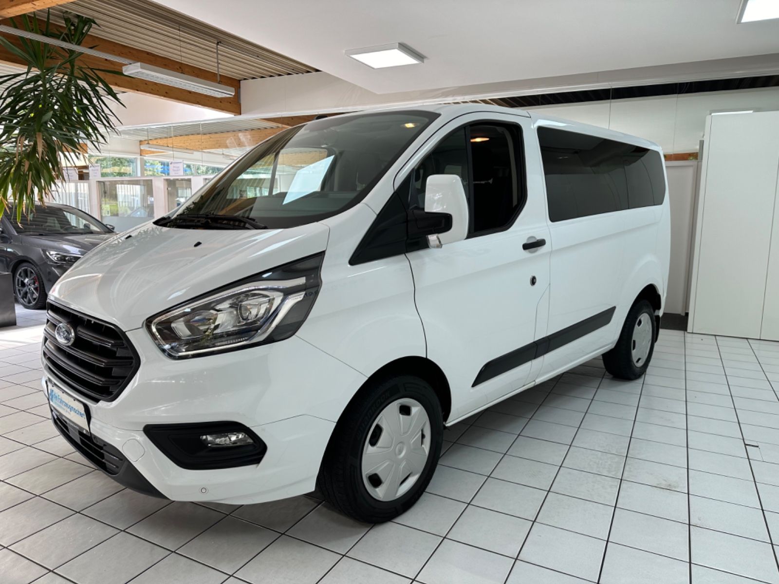 Fahrzeugabbildung Ford Transit Custom Kombi 320 L1 Trend *Doppel Klima*