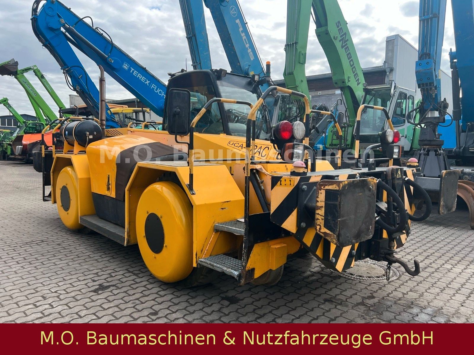 Fahrzeugabbildung JCB UCA Trac RB 18/Zweiwegefahrzeug/Lokomotive