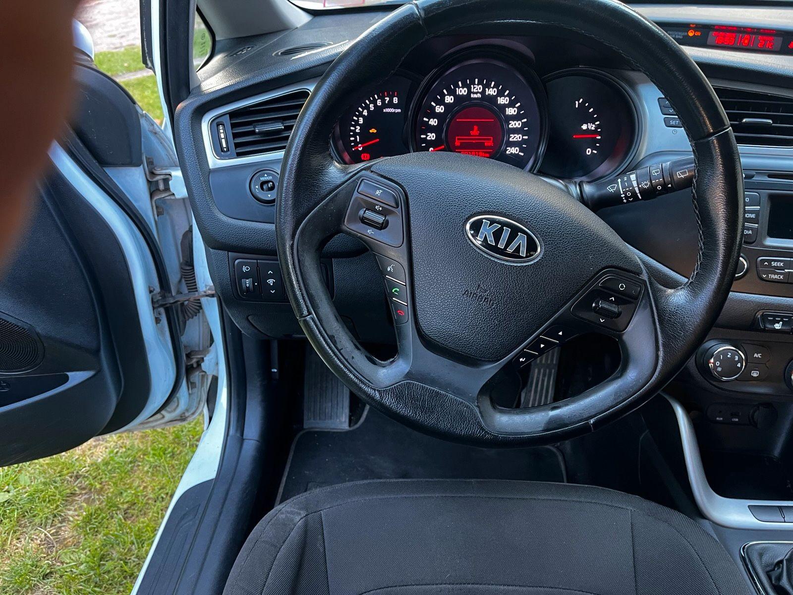 Kia cee'd 2012 — photo 10