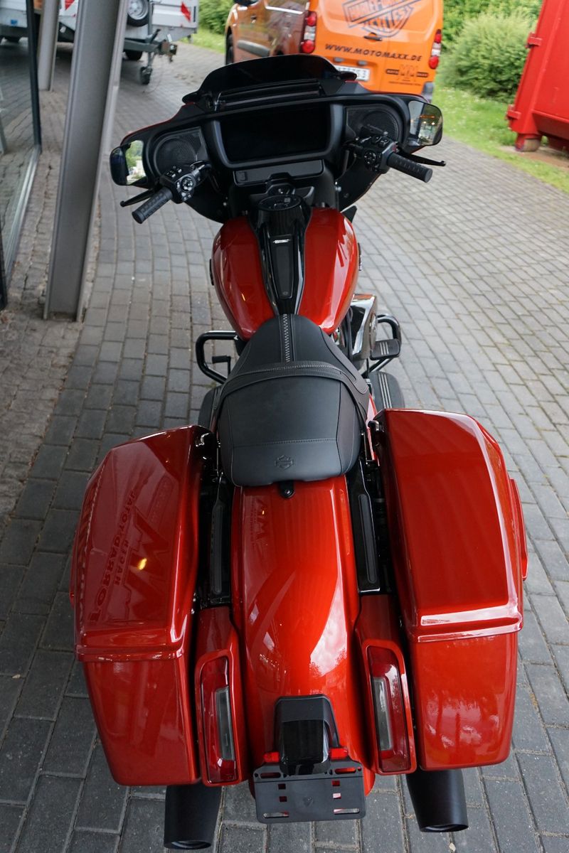 Fahrzeugabbildung Harley-Davidson Street Glide 117 FLHX - MY25 - NEU - Whiskey Fir