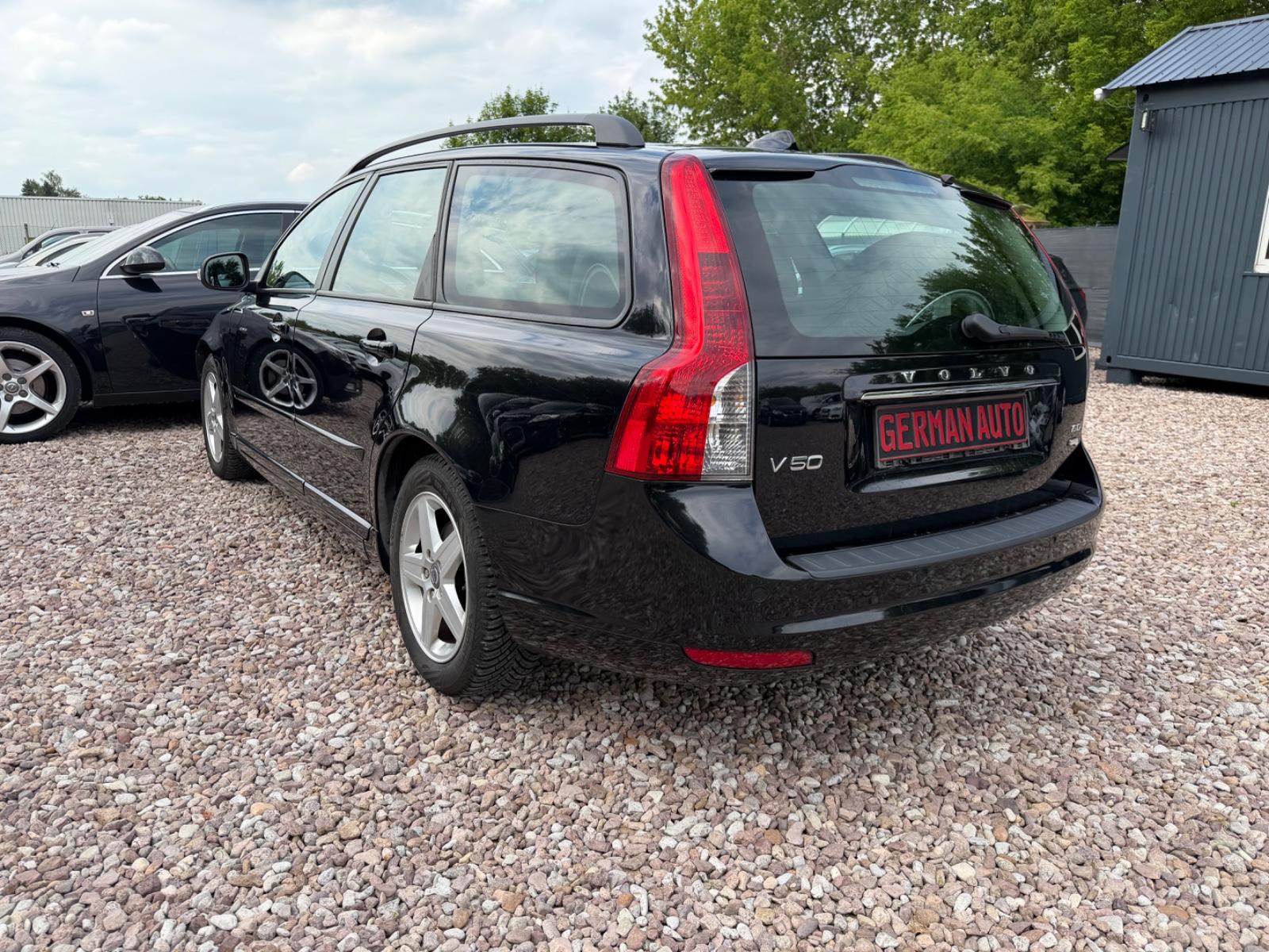 Volvo V50 2010 — photo 7