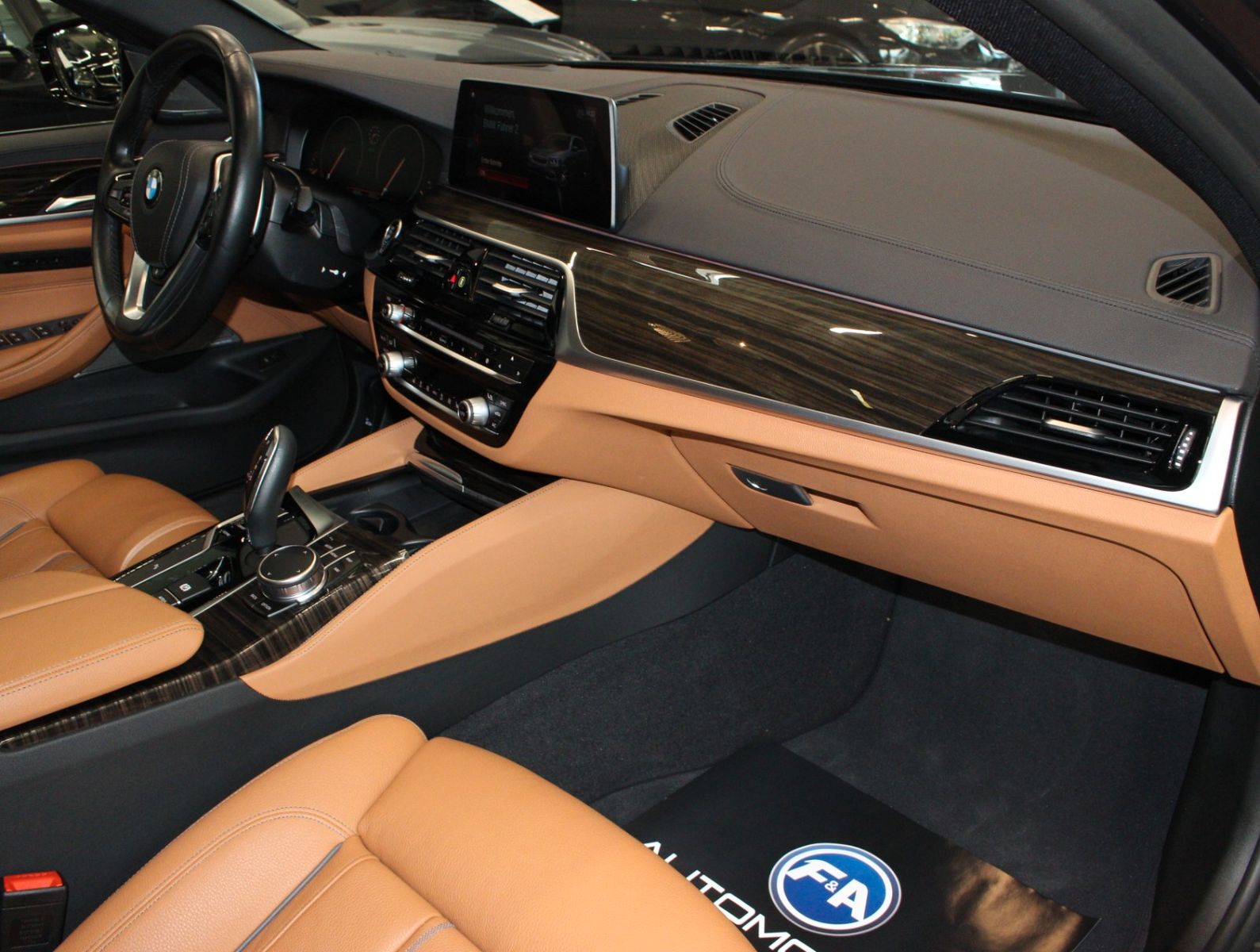 Fahrzeugabbildung BMW 520 d Touring Luxury Line 1. Hand*Pano*H&K*HUD
